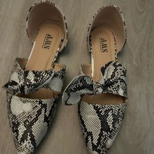 AMS boutique snakeskin print shoes with bow, 9